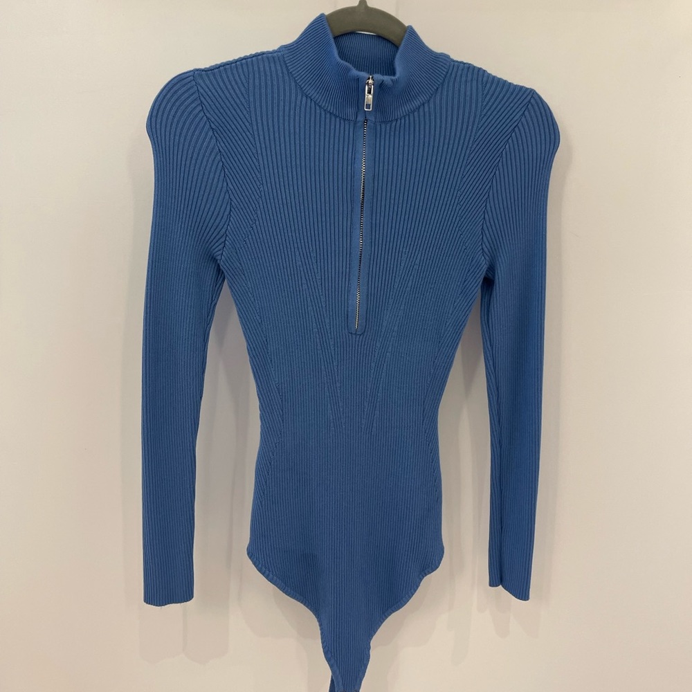 Medium A&F blue zip up long sleeve bodysuit 💙
